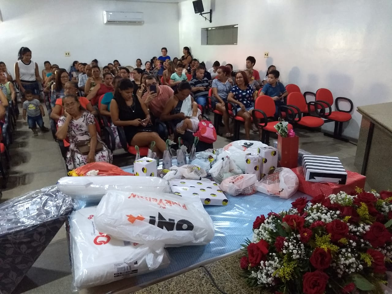 Vereadora festeja Dia Internacional da Mulher com festa e sorteio de vários brindes - Imagem 14