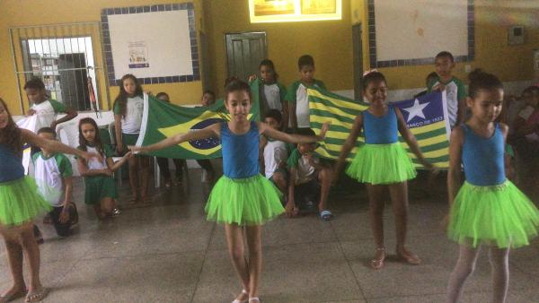 Alunos da rede municipal de ensino participam de palestra sobre a cidade de Santo Inácio - Imagem 14