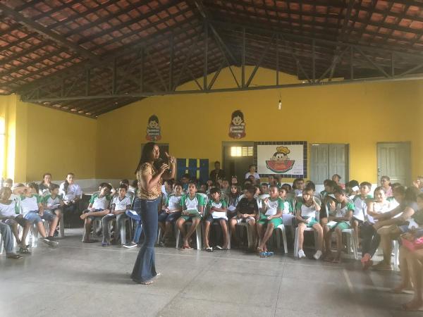 Alunos da rede municipal de ensino participam de palestra sobre a cidade de Santo Inácio - Imagem 12