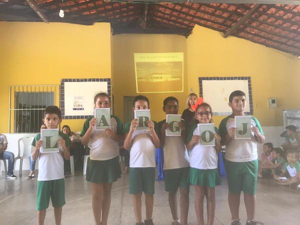 Alunos da rede municipal de ensino participam de palestra sobre a cidade de Santo Inácio - Imagem 5