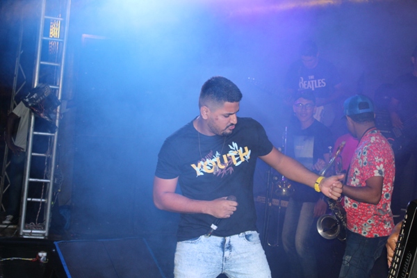 Show com Zé Cantor encerra programação de aniversário de Santo Inácio do Piauí - Imagem 15