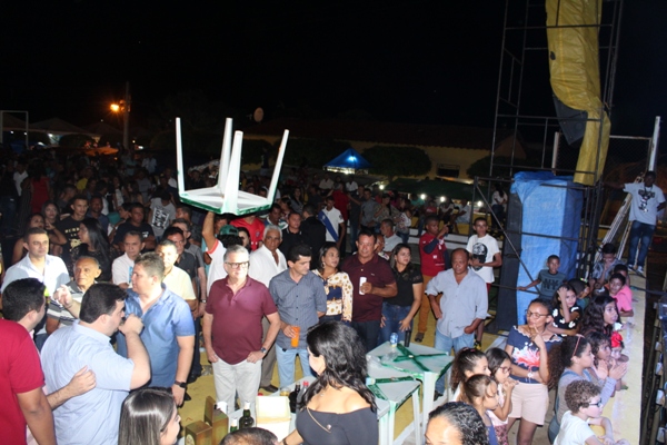 Show com Zé Cantor encerra programação de aniversário de Santo Inácio do Piauí - Imagem 13