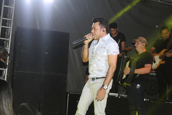 Show com Zé Cantor encerra programação de aniversário de Santo Inácio do Piauí - Imagem 56