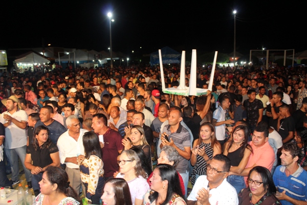 Show com Zé Cantor encerra programação de aniversário de Santo Inácio do Piauí - Imagem 38