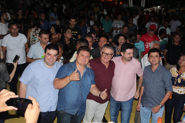 Show com Zé Cantor encerra programação de aniversário de Santo Inácio do Piauí