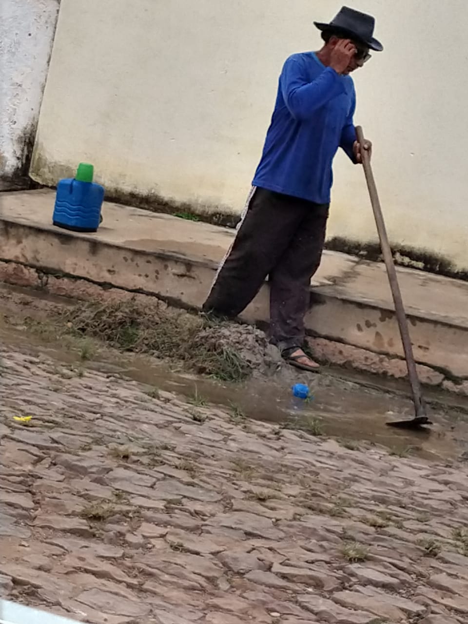 Profissionais da Prefeitura de Castelo são vistos sem EPIs - Imagem 1