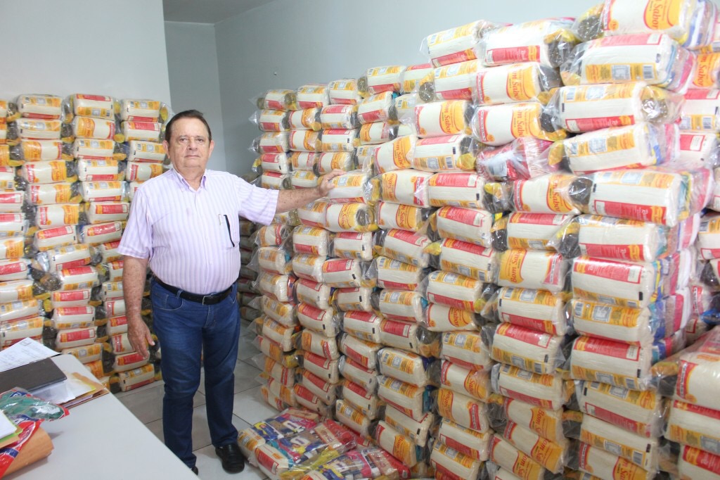 Dr. Wagner Coelho entrega pessoalmente 2 mil cestas básicas em Uruçuí - Imagem 1