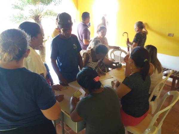 Prefeito Tairo Mesquita participa de entrega de peixes a famílias de Santo Inácio - Imagem 1