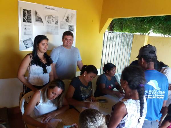Prefeito Tairo Mesquita participa de entrega de peixes a famílias de Santo Inácio - Imagem 3