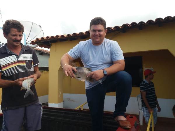 Prefeito Tairo Mesquita participa de entrega de peixes a famílias de Santo Inácio - Imagem 7