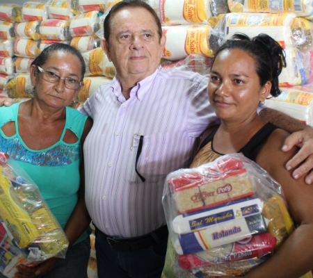 Dr. Wagner Coelho entrega pessoalmente 2 mil cestas básicas em Uruçuí