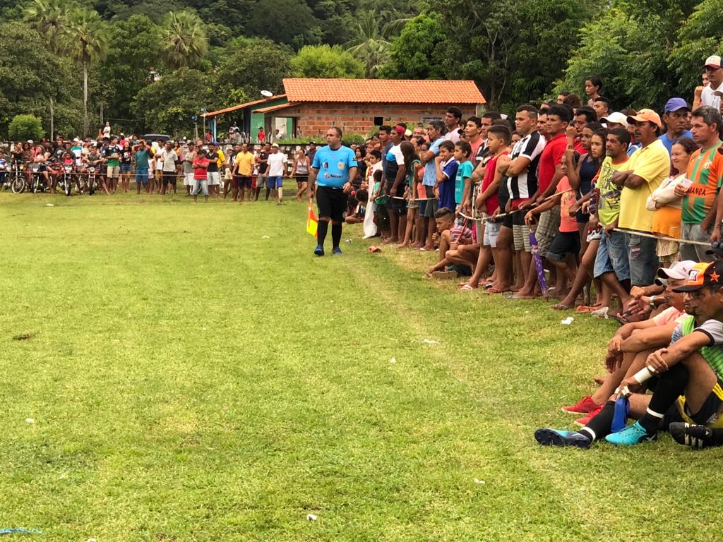 Prefeito Júnior Percy prestigia final da Copa Coroense e entrega premiação - Imagem 3