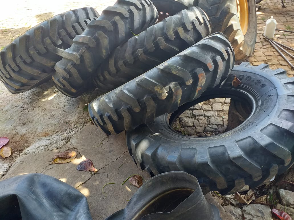 Prefeito equipa todas às máquinas com pneus novos  - Imagem 3