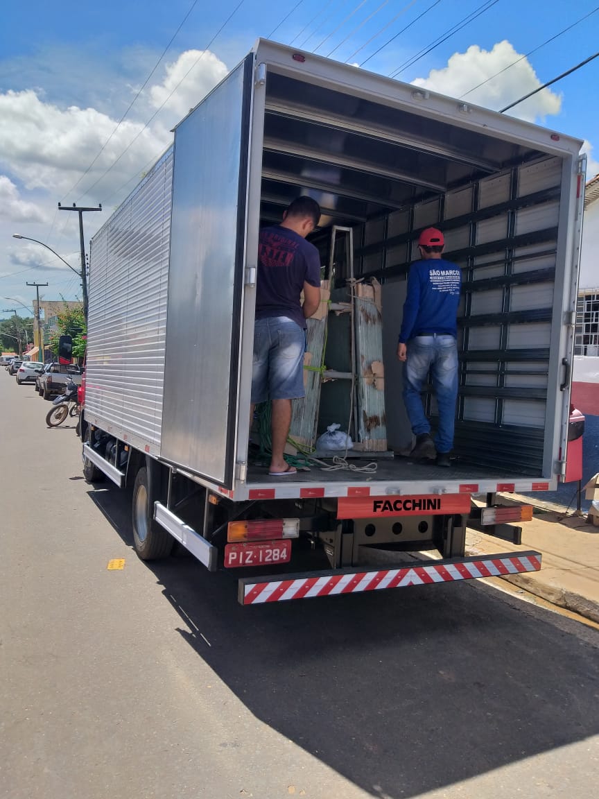 Materiais como lousas de vidro e impressoras são entregues nas escolas municipal de Uruçuí-Piauí  - Imagem 2