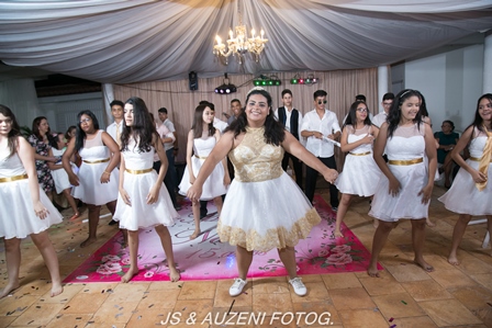 Luxo e glamour na festa de 15 anos de Maria Náaria - Imagem 5