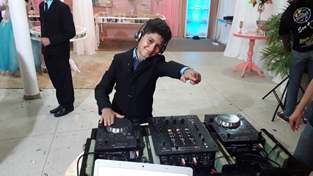 Luxo e glamour na festa de 15 anos de Maria Náaria - Imagem 20