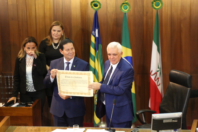 General Mourão se emociona e diz que o país passa por sérios desafios - Imagem 11