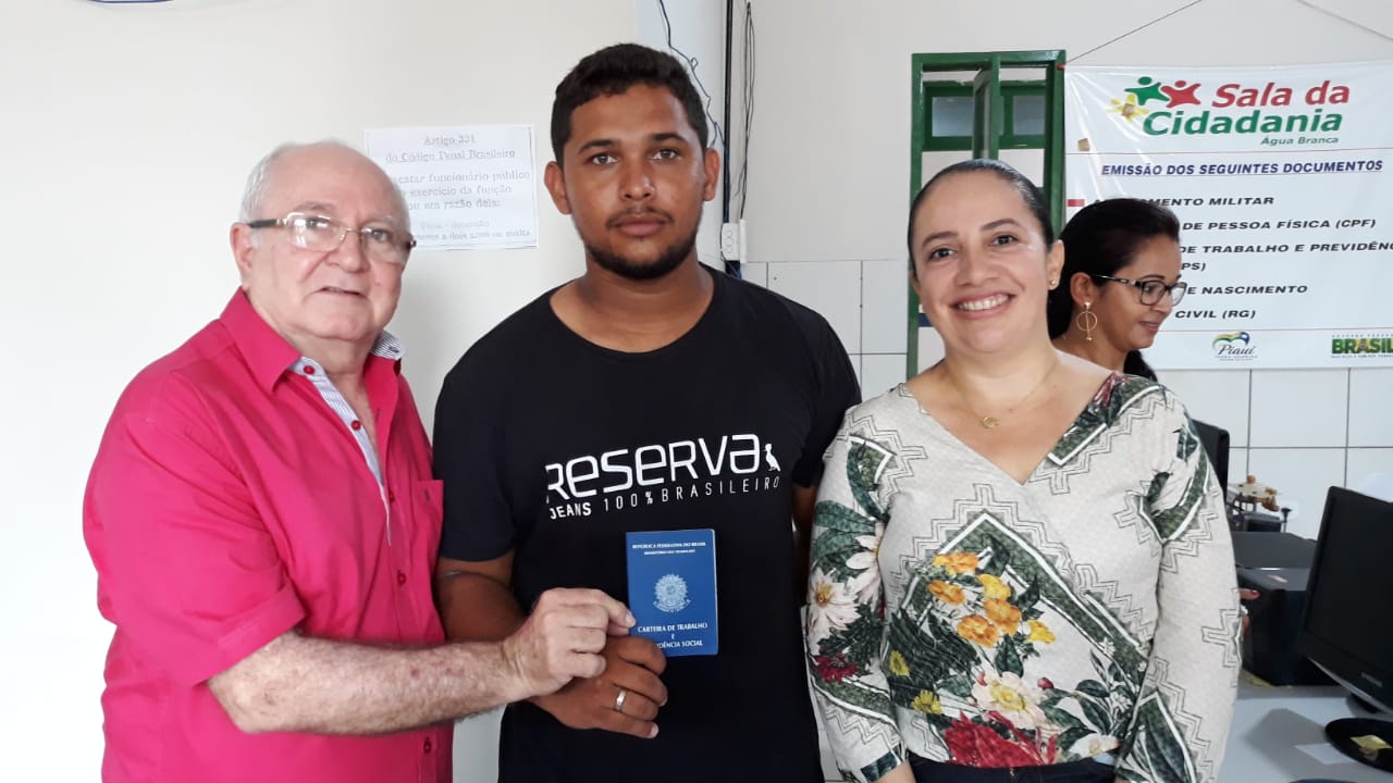 Secretaria de Administração iniciou a emissão de Carteiras de Trabalho - Imagem 1