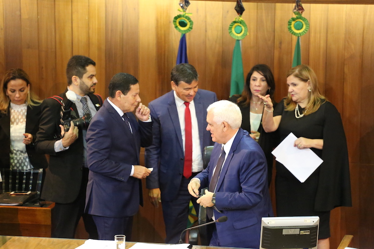 Vice-Presidente Mourão recebe título de Cidadão Piauiense na Alepi; Fotos! - Imagem 2