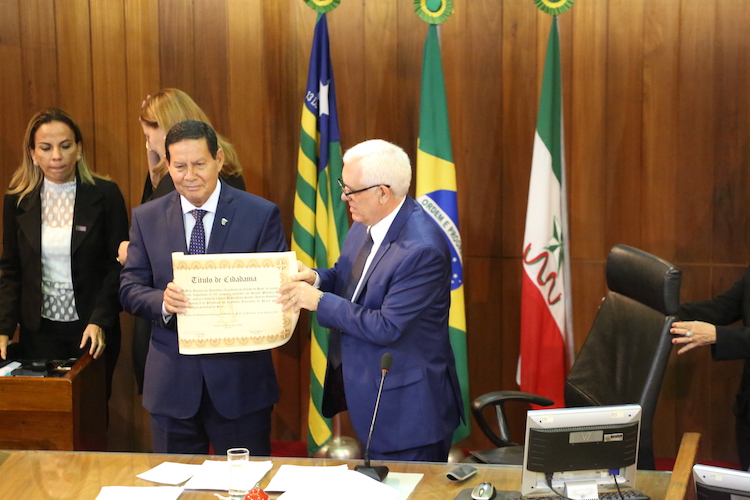 General Mourão se emociona e diz que o país passa por sérios desafios - Imagem 7