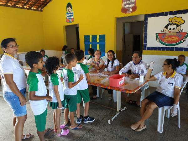 Secretaria de saúde realiza campanha de vacinação em escolas do município - Imagem 6