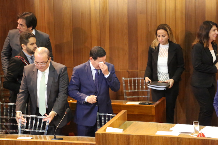 General Mourão se emociona e diz que o país passa por sérios desafios - Imagem 27