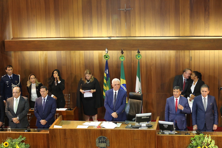 General Mourão se emociona e diz que o país passa por sérios desafios - Imagem 14