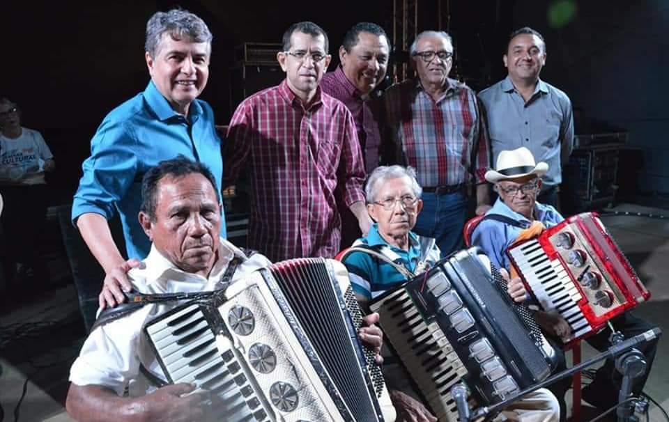 Prefeito João Luiz prestigia aniversário de tradicional sanfoneiro - Imagem 5