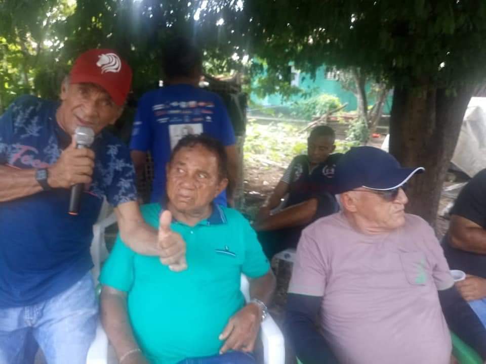 Prefeito João Luiz prestigia aniversário de tradicional sanfoneiro - Imagem 12