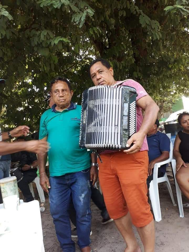 Prefeito João Luiz prestigia aniversário de tradicional sanfoneiro  - Imagem 8