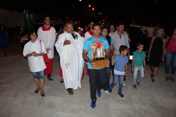 Paróquia realiza missa de envio da imagem da sagrada família para peregrinação  - Imagem 1