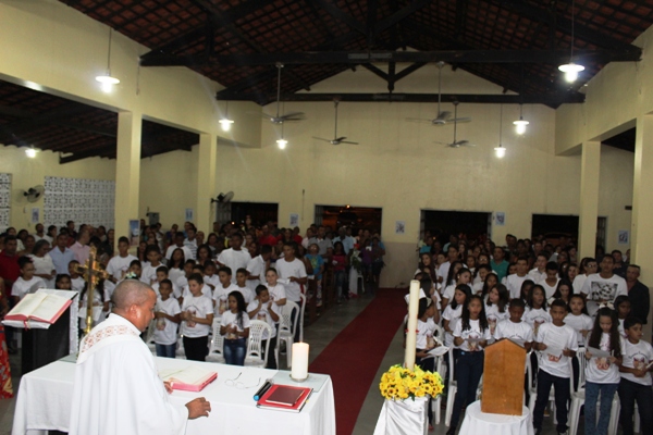 Paróquia realiza missa de envio da imagem da sagrada família para peregrinação  - Imagem 10
