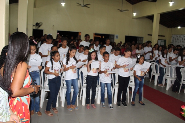 Paróquia realiza missa de envio da imagem da sagrada família para peregrinação  - Imagem 8