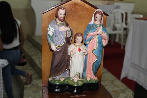 Paróquia realiza missa de envio da imagem da sagrada família para peregrinação 