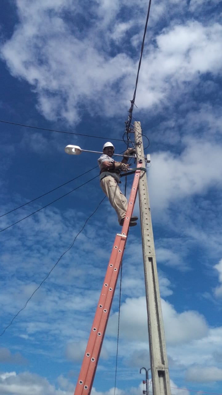 Prefeitura de Água Branca realiza manutenção do sistema de iluminação pública - Imagem 1