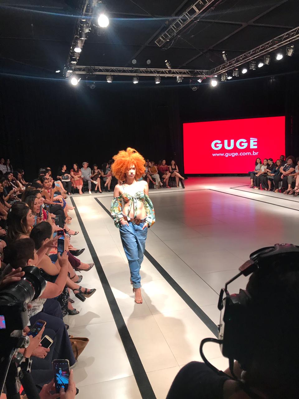 Marca Gugé desfila coleção com estampas alegres  - Imagem 1