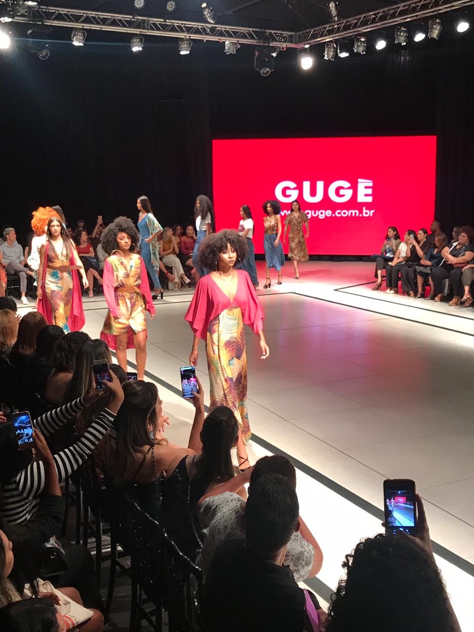 Marca Gugé desfila coleção com estampas alegres  - Imagem 4