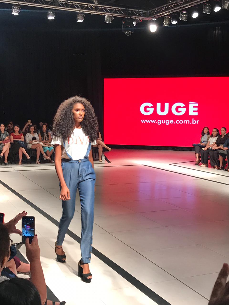 Marca Gugé desfila coleção com estampas alegres  - Imagem 2