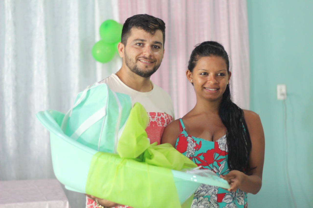 Grávidas recebem enxovais com a presença do prefeito João Luiz  - Imagem 2