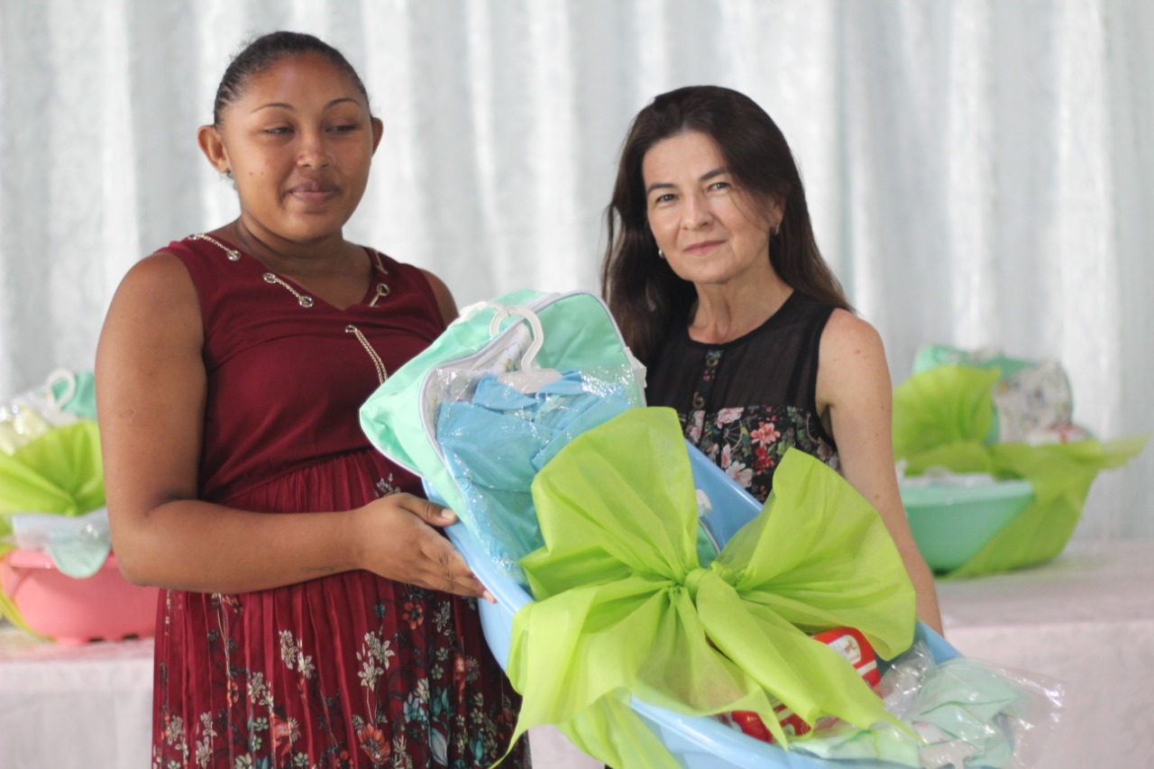 Grávidas recebem enxovais com a presença do prefeito João Luiz  - Imagem 3