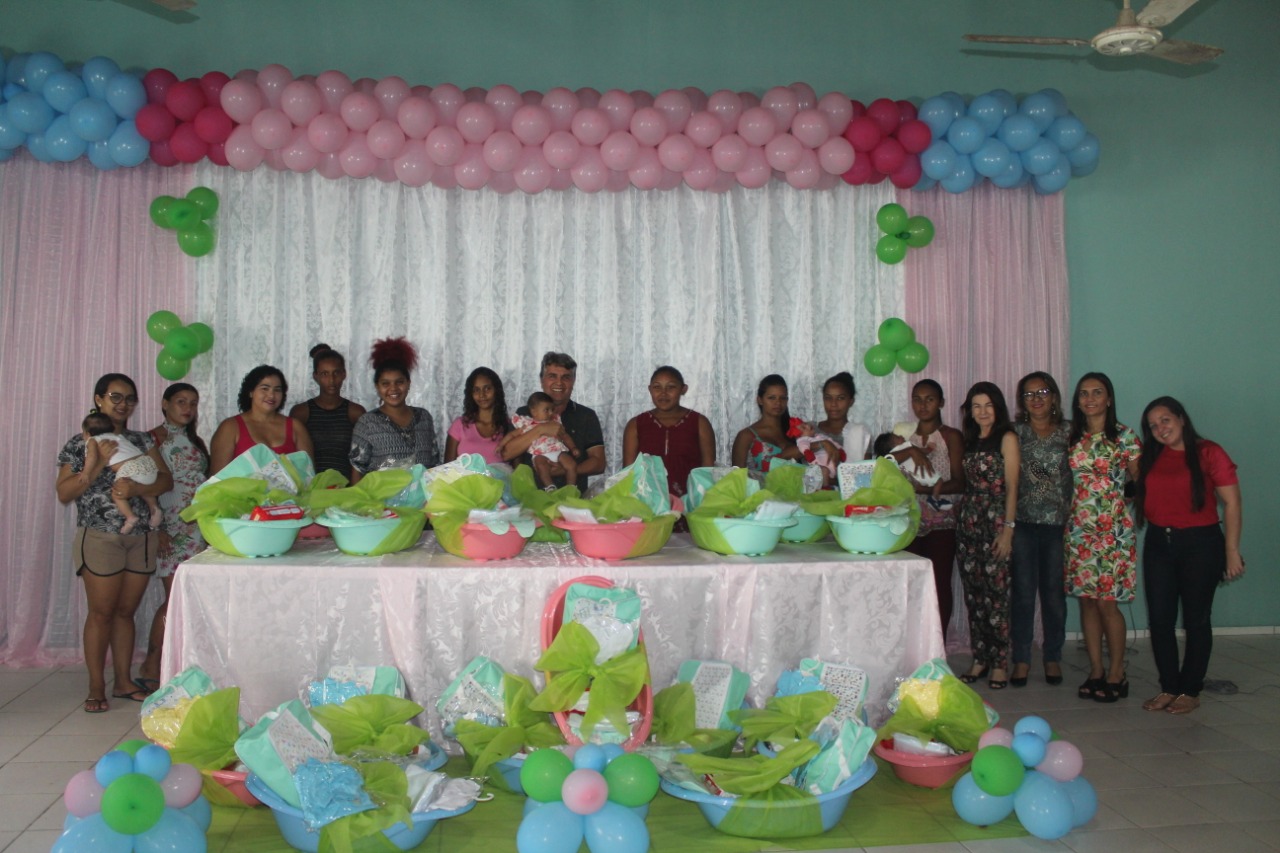 Grávidas recebem enxovais com a presença do prefeito João Luiz  - Imagem 9