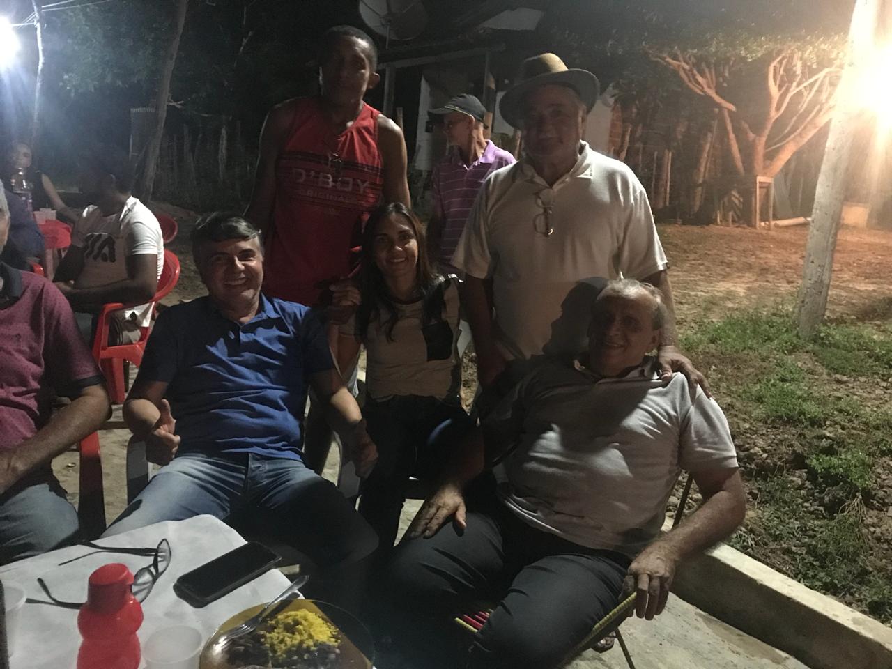 Morador faz festa para agradecer benefício para vereadora e prefeito  - Imagem 5