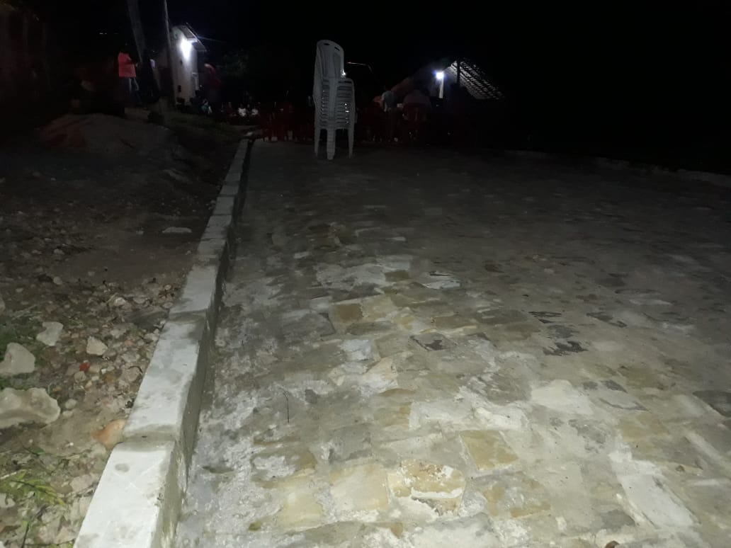 Morador faz festa para agradecer benefício para vereadora e prefeito  - Imagem 1