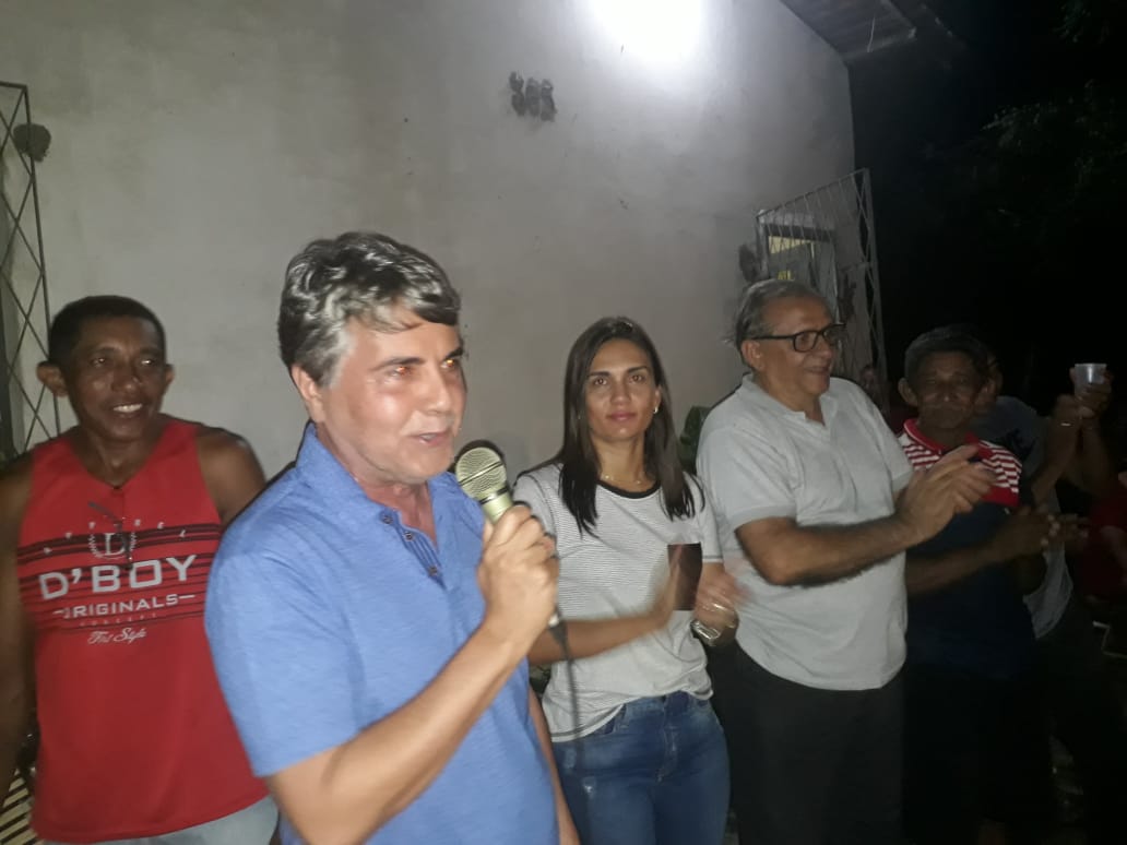 Morador faz festa para agradecer benefício para vereadora e prefeito  - Imagem 2