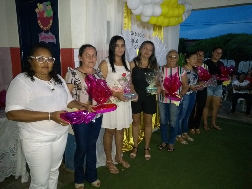 Escola Municipal Cicero Lopes realiza linda festa para as mães - Imagem 2