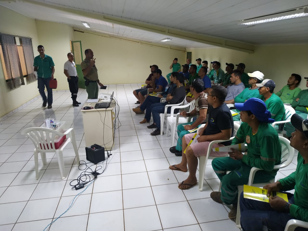 Equipe do Strans e Semam promovem palestra na Fazenda Tunísia Uruçuí  - Imagem 2