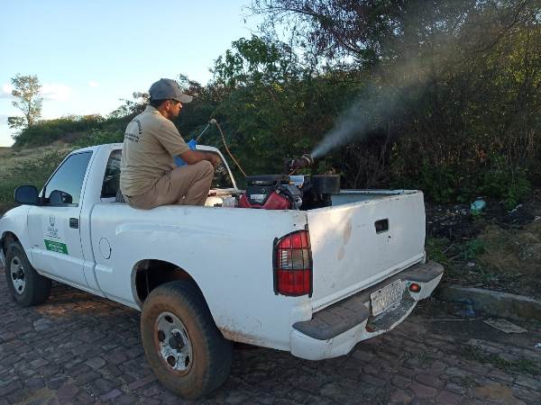 Prefeitura realiza combate à dengue com uso de carro fumacê  - Imagem 3