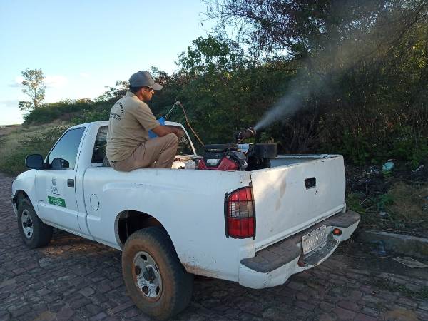 Prefeitura realiza combate à dengue com uso de carro fumacê  - Imagem 4