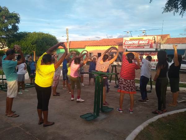 NASF realiza atividades com idosos na academia da saúde 