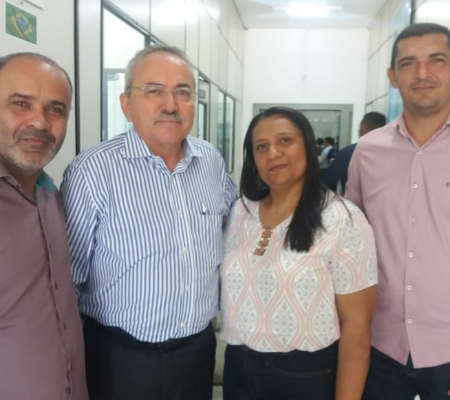  Prefeito Carlos Magno se encontra com bancada federal